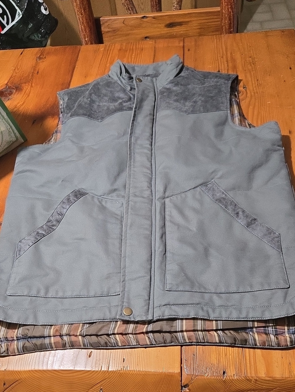 Magellan Outdoors Gray Sleeveless Utility Vest with Suede Accents Sz M